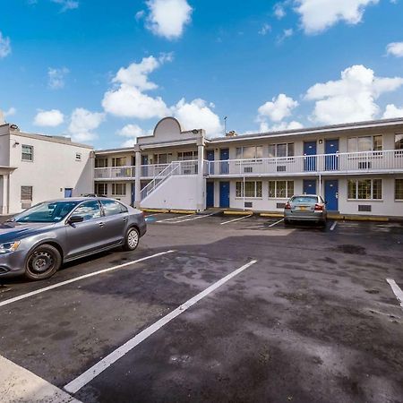 Motel 6-Washington, Dc - Convention Center Bagian luar foto