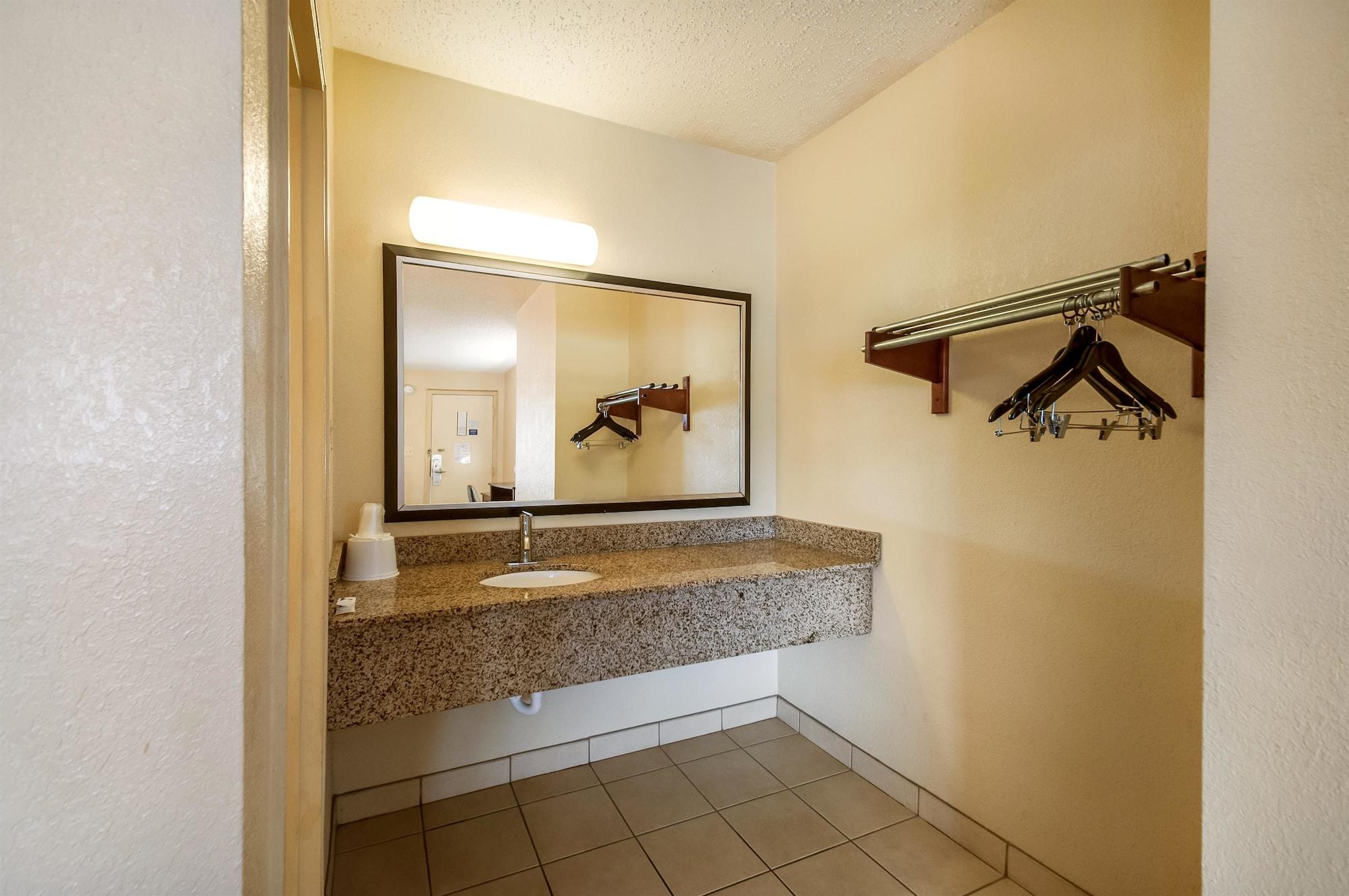 Motel 6-Washington, Dc - Convention Center Bagian luar foto