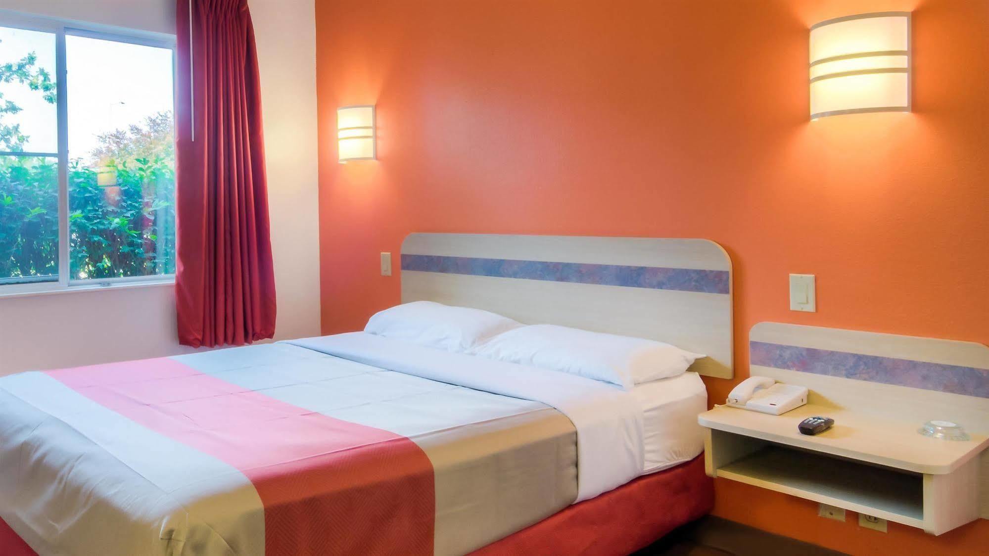 Motel 6-Washington, Dc - Convention Center Bagian luar foto