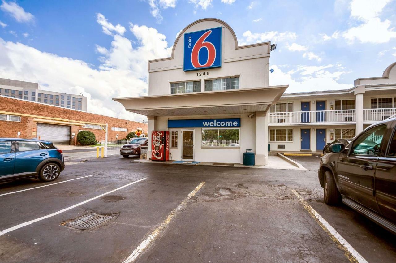 Motel 6-Washington, Dc - Convention Center Bagian luar foto